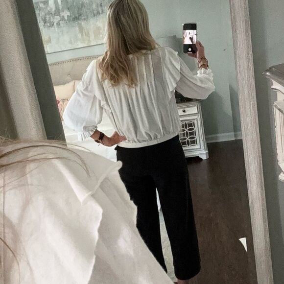 Romantic Free People Blousan Top with flutter neck and puff sleeves size small - Picture 6 of 15